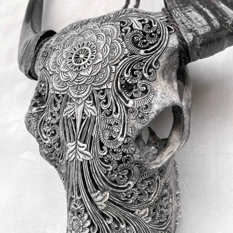 Celestial Bloom | Gegraveerde Buffelschedel