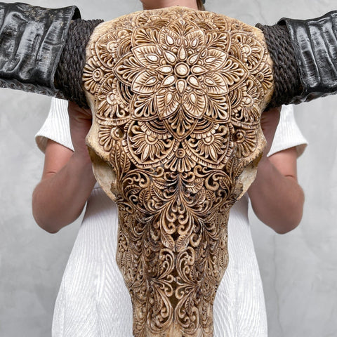 Rebel Bloom Skull | Gegraveerde Buffelschedel