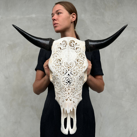 Mandala Bloom | Gegraveerde Stierenschedel